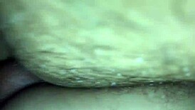 هي تحب تمص زبي من خلال كسها