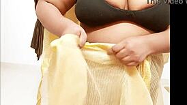 Sexy Indian Aunty Stuns in Traditional Saree