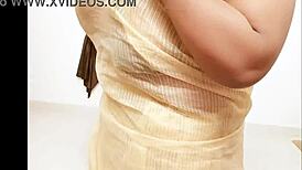 Sexy Indian Aunty Stuns in Traditional Saree