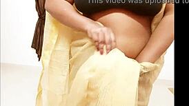 Sexy Indian Aunty Stuns in Traditional Saree