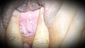 orgasm squirting while licking that pussy 😍 so intense!