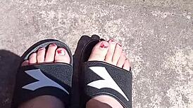 piedi al sole prima della pedicure, just relaxing