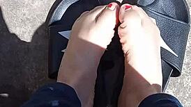 piedi al sole prima della pedicure, just relaxing