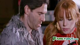 หมาป่าอันตรายเย็ดลูกสาวสตีปแดงในชุดนักล่า