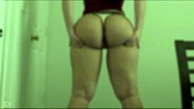 Culona provocando with fat ass in jeans