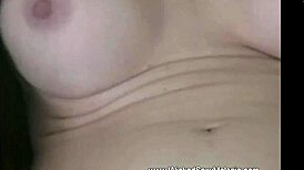 Неаккуратная MILF делает любительский минет в дикой свингерской сцене