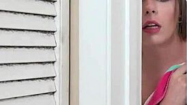 Sis Loves Me, pizzico sorellastra 18+ che si tocca, aiuti a farla venire?