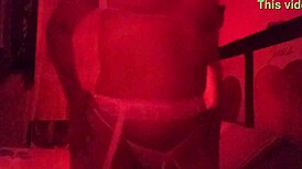 Adamım, şu an yalnız dev 22cm dildomla oynuyorum! 😜