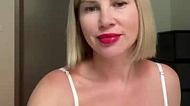 Тази оценка на кура ме намокри с сочна MILF в бельо