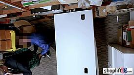 小柄金髪娘が警官にガチハードピストン