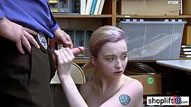 小柄金髪娘が警官にガチハードピストン
