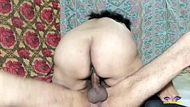 مفاجأة عيد الفصح مع هندية كبيرة الصدر تعطي كسها ساخن مفروك