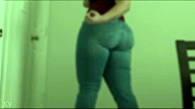 Culona provocando with fat ass in jeans