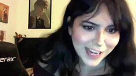 Hot chubby tranny beats her meat horny