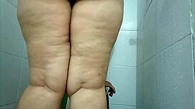 latin ass shaking for rich lover