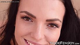 Babe In Heat Teases With Stunning Ass Display