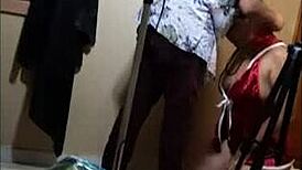 Putaria At Christmas Time! See Brunette Teen Enter Dick And Suck So Good!