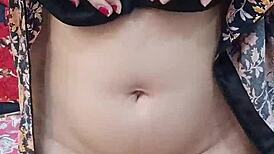 Sobia Nasir Masturbates Boldly on WhatsApp Video Call