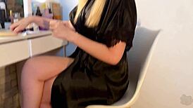 Ωχ, μου λείπει τόσο η τελευταία θετή μαμά μου, τη γαμάω doggystyle σε POV κοντινή λήψη