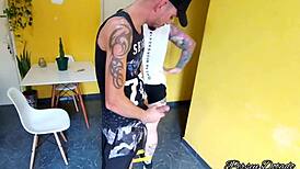 Personal fode aluna na pele dentro do treino