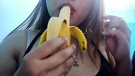 Seductive Chubby Girl Sucks Banana in Deepthroat Solo Fantasy