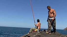 She feels two big cocks outdoors! 😍