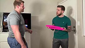 Puta BBW Marilyn Mayson domina trío pervertido con Steve y Mike