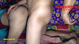 אז עקרת הבית ההודית הפכה לרכיבה דוגי פרועה עם זין ענק!