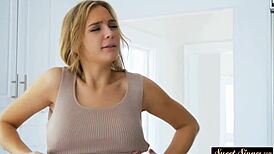 Hei, se denne uskyldige tenåringen 18+ rir stesønnens kuk hardt