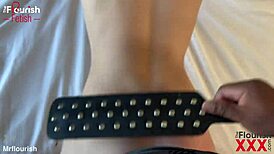 Meela BDSM cu cleme de rufe duce la pulă neagră