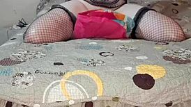 Masturbaci�n Con Almohada Hasta El Orgasmo!