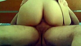 Sara, pescara girlfriend, behaves like a slut on the cock