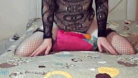 Masturbaci�n Con Almohada Hasta El Orgasmo!