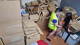 Yo, Seksi Latin Patronum Beni Depoda Telefonda Aylaklık Yaparken Yakaladı