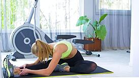 Ivana Sugar and Dean Van Damme dominate in elegant anal car action