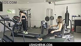 Приятелката на заварената дъщеря се присъединява към фрийюз играта с Алексия и Мия.