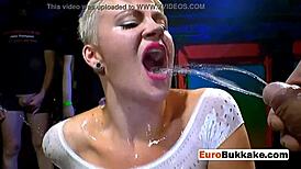 Hé, szöszi, milyen kemény csoportos dugást kapsz a vad bandától?