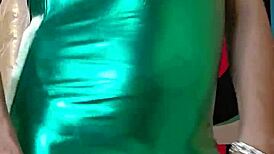 jugando con mi polla de travesti en crossdressing fantasía erótica intensa y húmeda