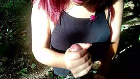 Savurând o delicatesă cu latină pe străzile din Medellin