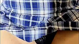 Feliz navidad cuckold pam hotwife de colegiala y sin condon follando frente a su marido no aguanta las ganas de unirse y meterle la verga