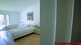 Amateur Teen 18+ Receives Gift