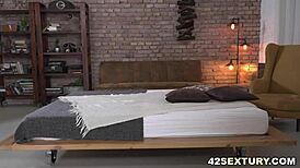 Anal addict Mery Monro double penetrated super hard