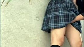 아마추어 일본 여자가 숨겨서 남친 블로우잡, 도기에서 신음