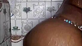 Hey, watch this thick ebony babe fuck and dance in the shower! 💃🛁