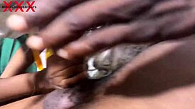 Gata Fode Em Publico Na Beira Da Praia Para Obter Ajuda Pra Desatolar O Carro - Sumaya Ganesha - Pernocas - Joy Cardoso