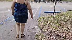 MILF de culo grande se agacha en el parque para final cremoso doggystyle