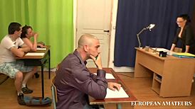 Jag njöt av mekanikerns stora kuk intensivt