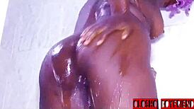 i had a bathrum hokup wit my hornee ebony girlfrend n her big kok frend