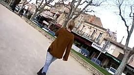 hey, guarda questa bionda che si fa cavalcare il culo con un grosso cazzo?