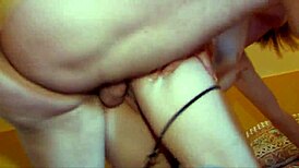 hey, guarda questa bionda che si fa cavalcare il culo con un grosso cazzo?